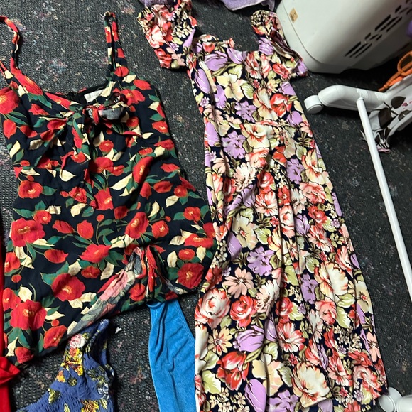 Floral and Solid Dresses Collection - Picture 5 of 6